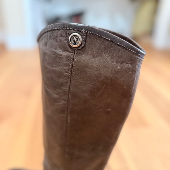 Frye - Melissa Button 2 - Size 8 - Picture 5 of 11
